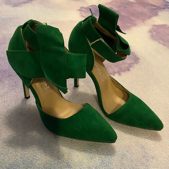 Green Velvet Velcro Size 8 High Heels - Picture 2 of 6